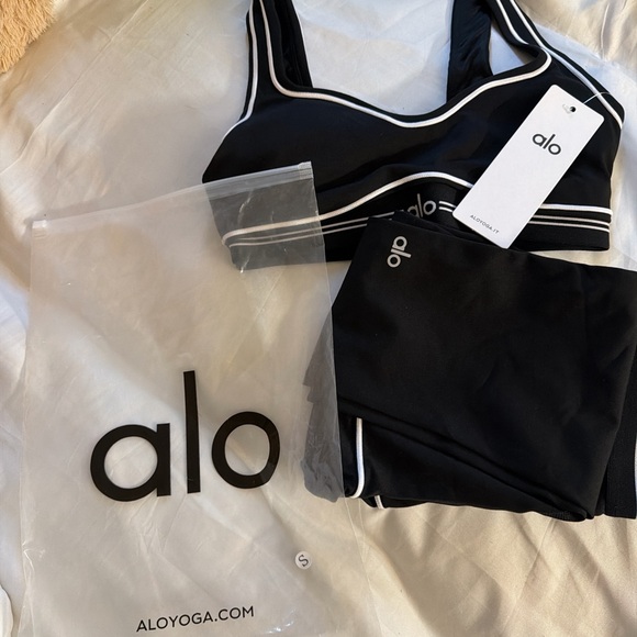 ALO Yoga Black Set - Picture 1 of 4
